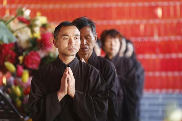 合十 居士 寺院 新郑观音寺 红色