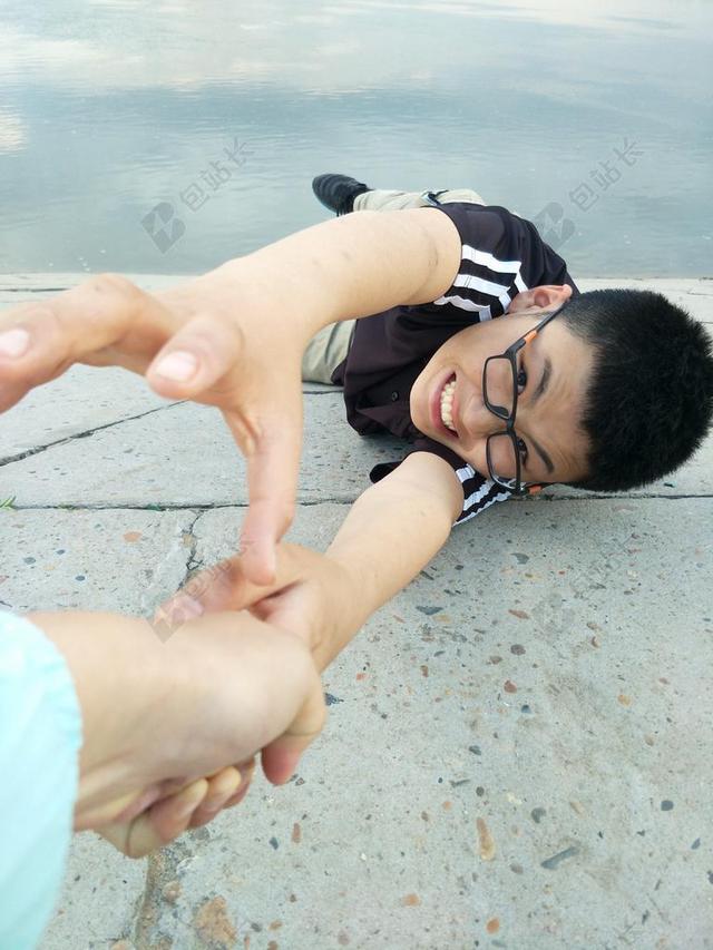 危险 悬崖 落崖 创意 照片 抓 救赎 生活 娱乐 开心