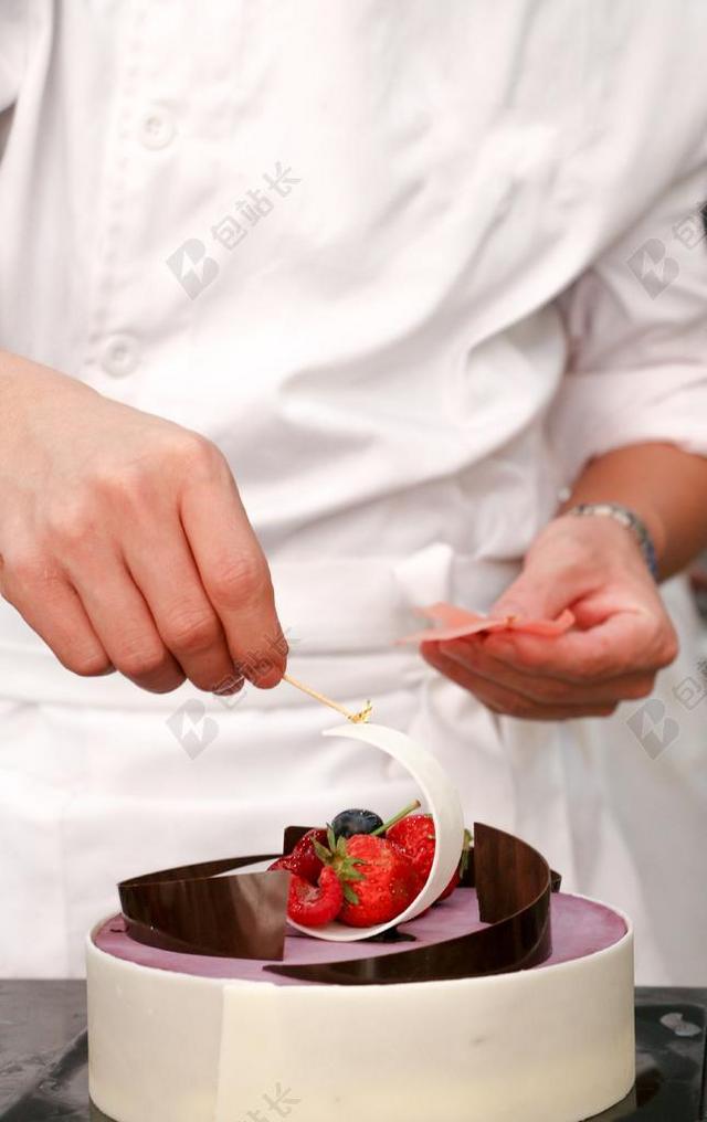 蛋糕 蛋糕师傅 甜点师 草莓巧克力蛋糕 水果蛋糕