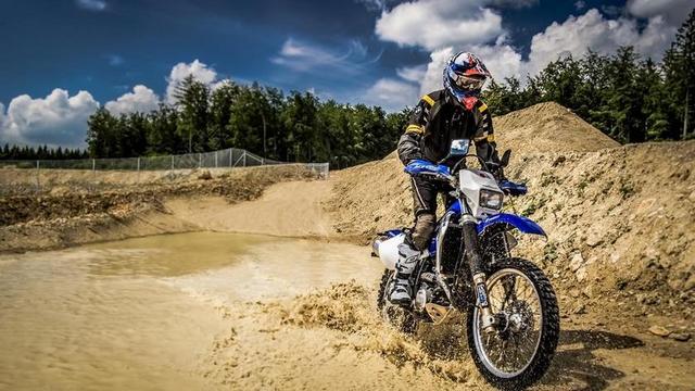 ENDURO 摩托车 越野摩托车 极端 竞争