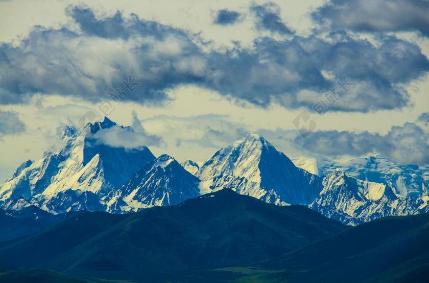 贡嘎雪山 云 徒步 登山