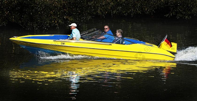 引导 划船 休闲 河 水 汽 船舶 休闲艇 游艇 快艇