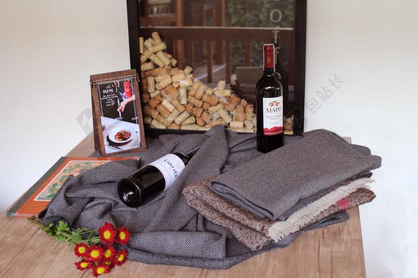 葡萄酒 秋季 瓶 红酒 格子花呢 餐厅