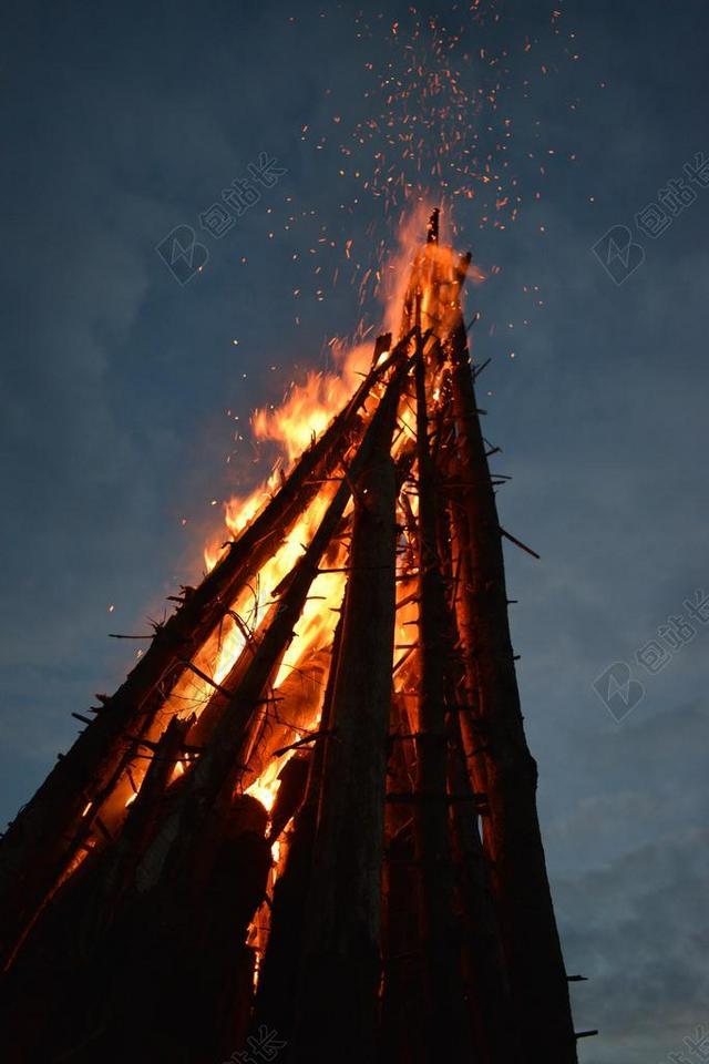 火 篝火 大 高大 夜 户外 柴 壁炉 露营 晚上 野餐