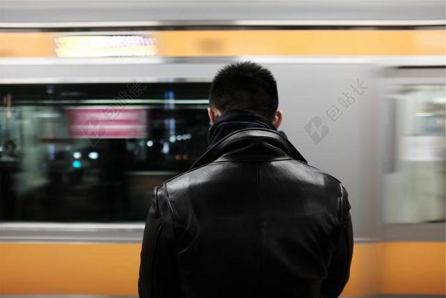 地铁 火车 交通 家伙 男子 皮夹克