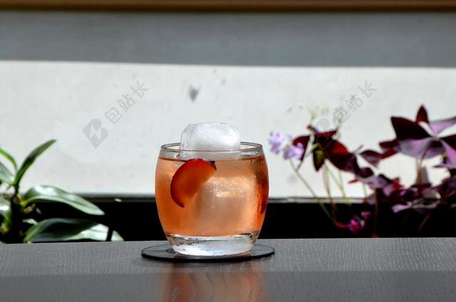 内格罗尼 鸡尾酒 调酒 梅酒 梅花 利口酒 苦 苦艾酒 清酒