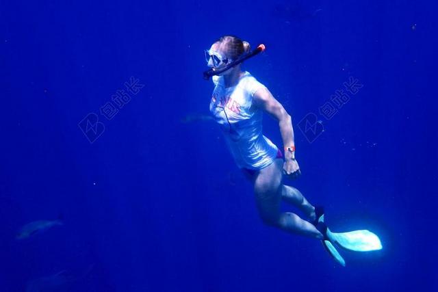 游泳 潜水 蓝色 海 水 女孩 下 美人鱼 马尔代夫