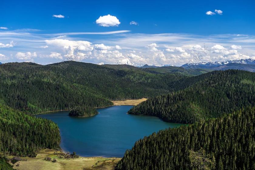自然湖泊森林背景图片