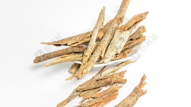 干的肉桂 树皮 白 表 背景 阿育吠陀 医药 治疗 草药