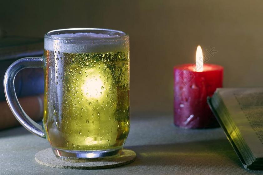 啤酒 明确 一品脱 杯 这种饮料 欲望 冷 清爽 金 爽快