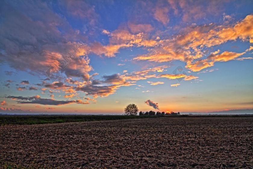 稻田 PO谷 。 尔马诺维切莱斯 运动 HDR 日落