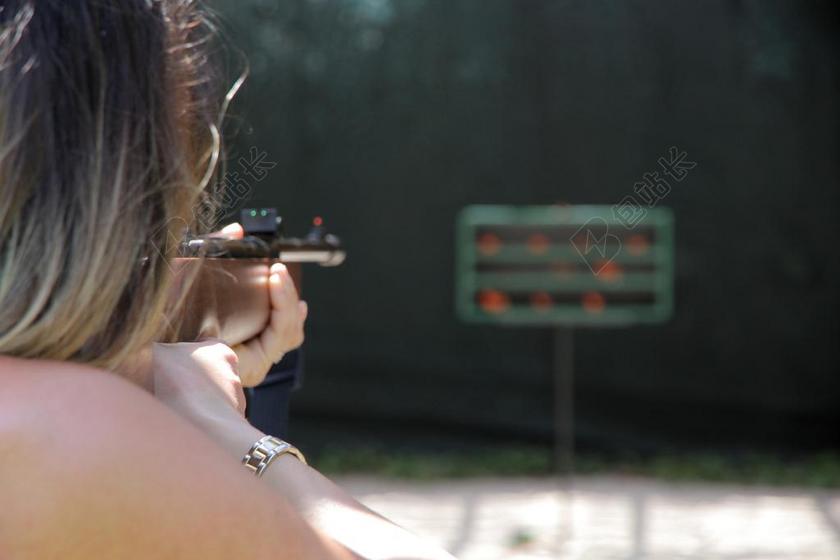 女子 步枪 射击 枪 武器 女性 年轻 人 女孩 武装