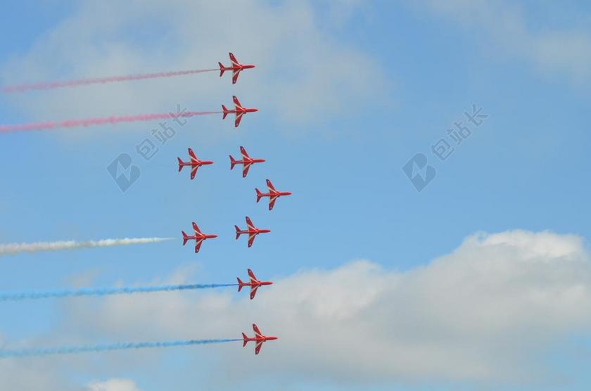 红色箭头 特技飞行 飞PASES 形成 飞机 特技表演 航展