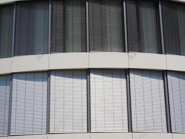 窗口 百叶窗 首页 建设 正面