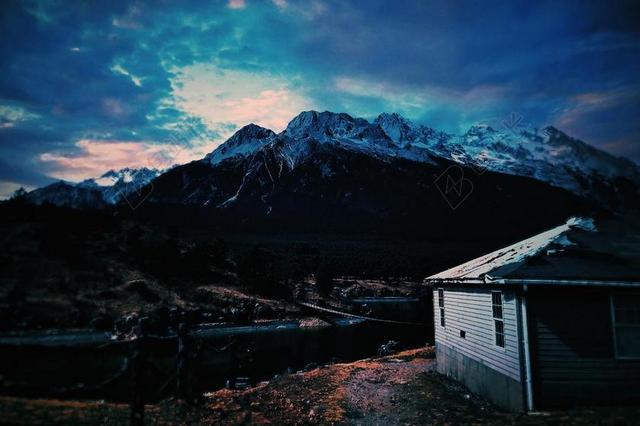 云南 玉龙雪山 木屋 山 风景 风光 手机摄影
