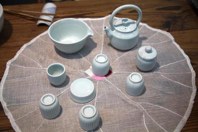 瓷器 杯 水壶 集装箱 陶器 工艺 展览 碗里 工程 艺术