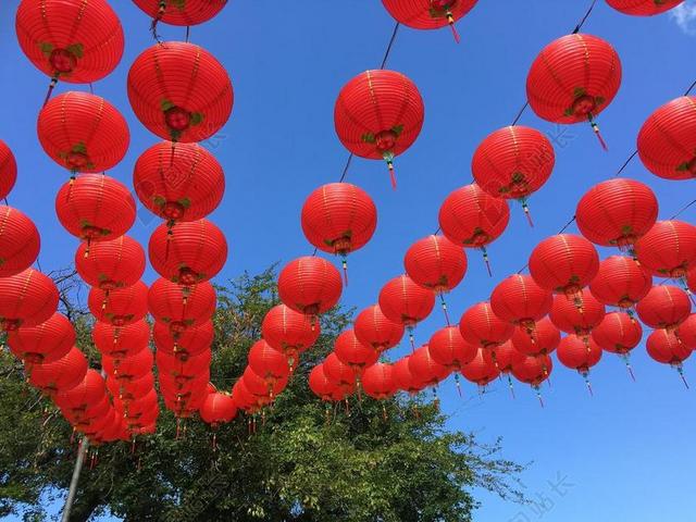 旅游清新台中公園挂满灯笼背景图片