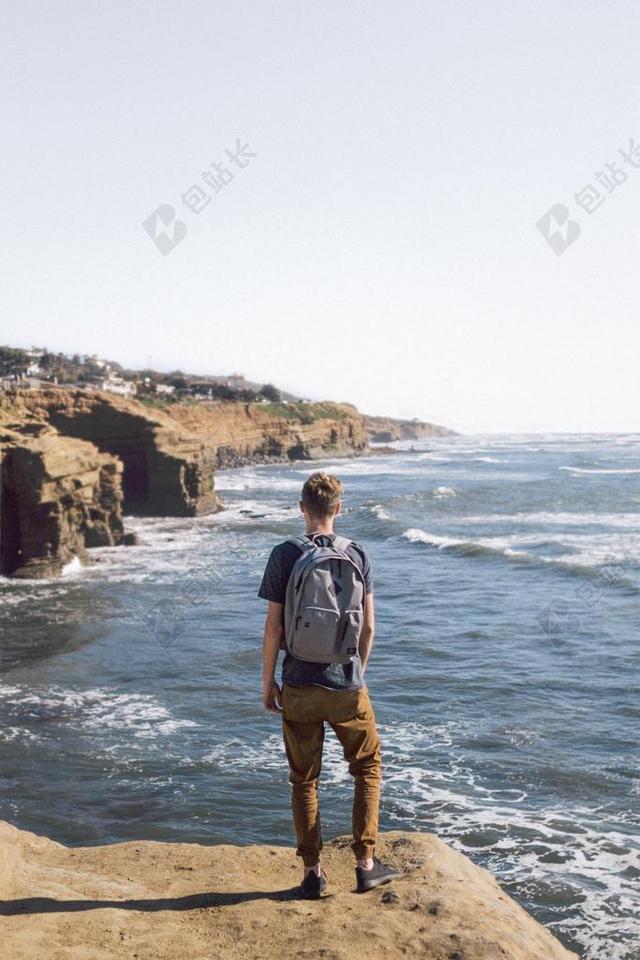 自然 水 边缘 波 人 男子 家伙 旅行 背包