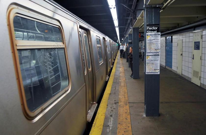 旅游清新火车站背景图片