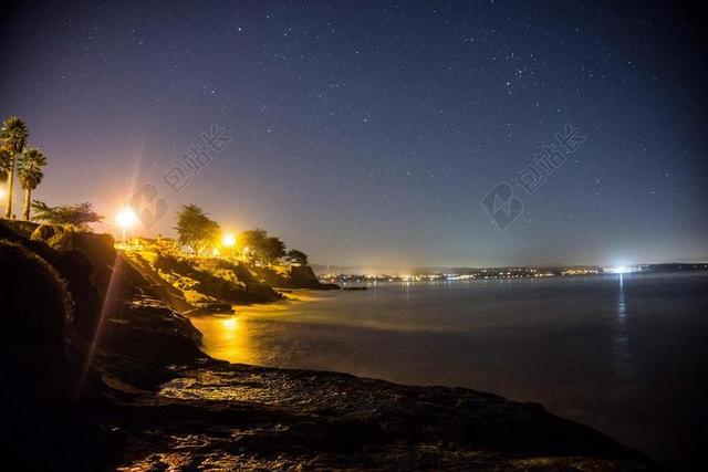 黑暗 夜 天空 星星 海岸 自然 树 海滩 海 水 灯