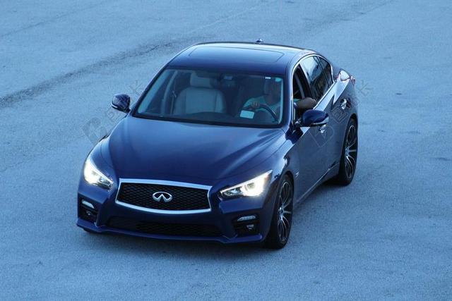英菲尼迪 Q50S 红色运动 赛车 跑车 汽车 车辆 运动