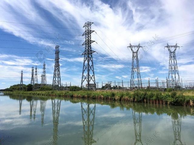 旅游清新新能源电塔背景图片