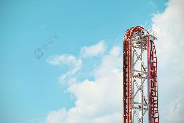 天空娱乐公园过山车背景图片