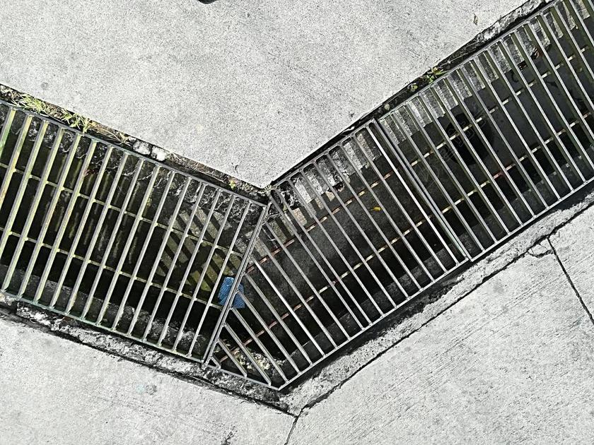 下水道 街 角落