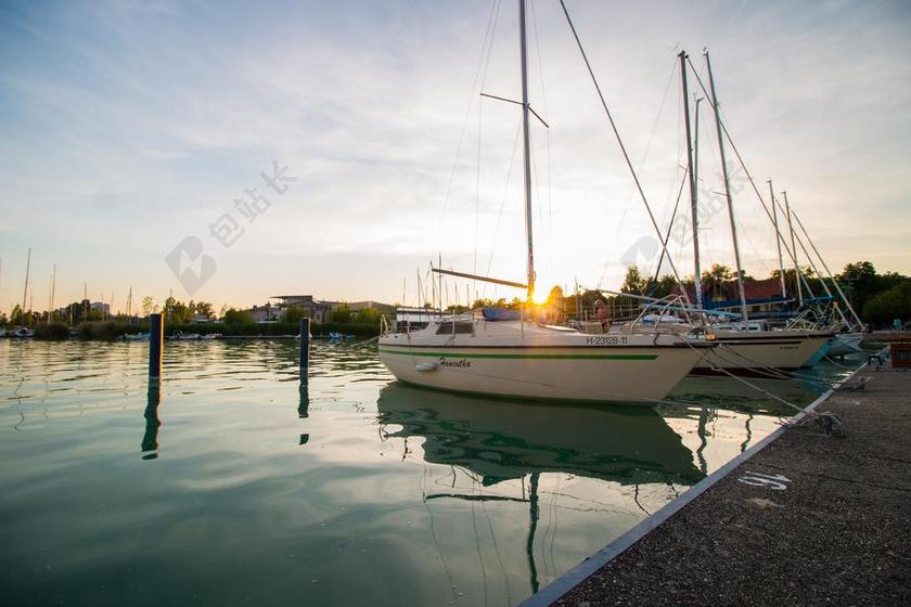 仍 项目 事情 游艇 船 坞站 码头 混凝土 水 海洋