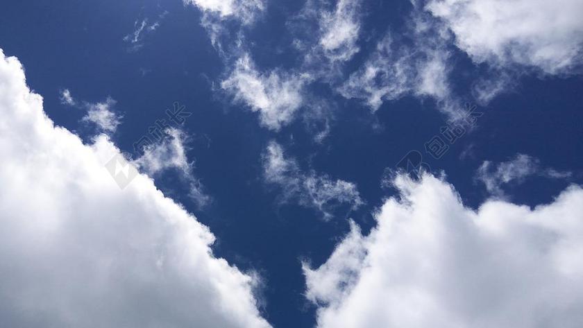 云 蓝色的天空 蓝色的天空的云彩 蓝色的天空背景 天空云