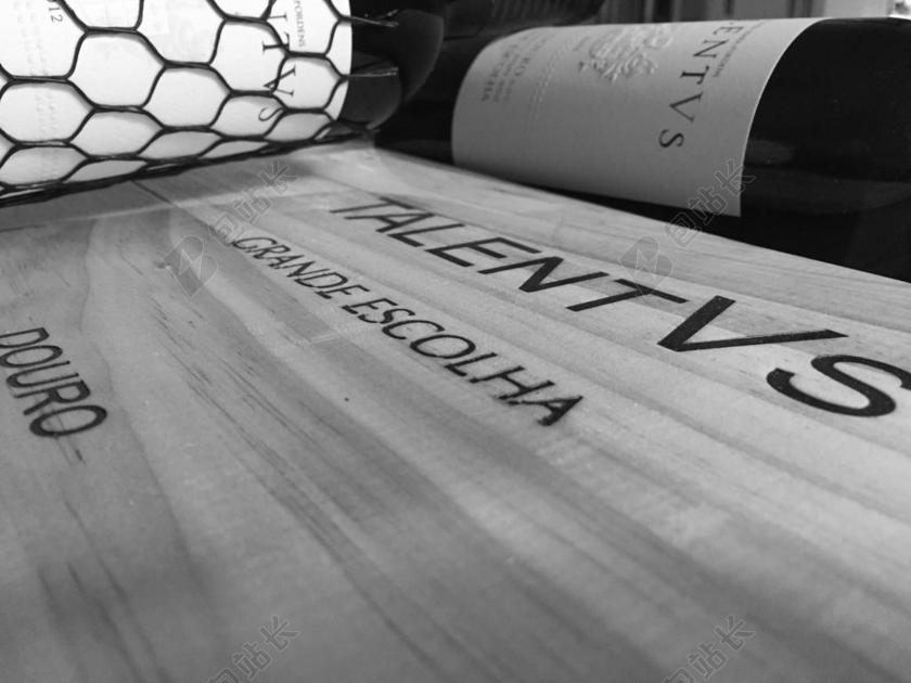 餐饮复古红酒杜罗背景图片