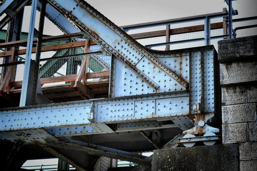 桥 钢 铆钉 限制 积累